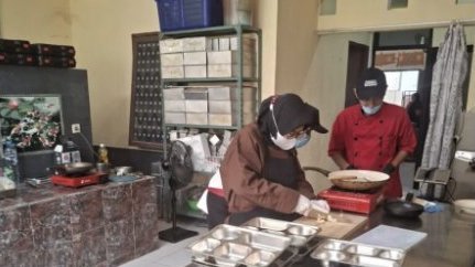 Keamanan pangan di dapur SPPG: titik rawan dari bahan datang sampai distribusi